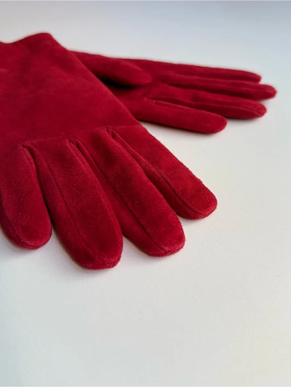 Saks Fifth Avenue Made in Italy 100%  Leather Cashmere Lined Red Gloves 7 1/2